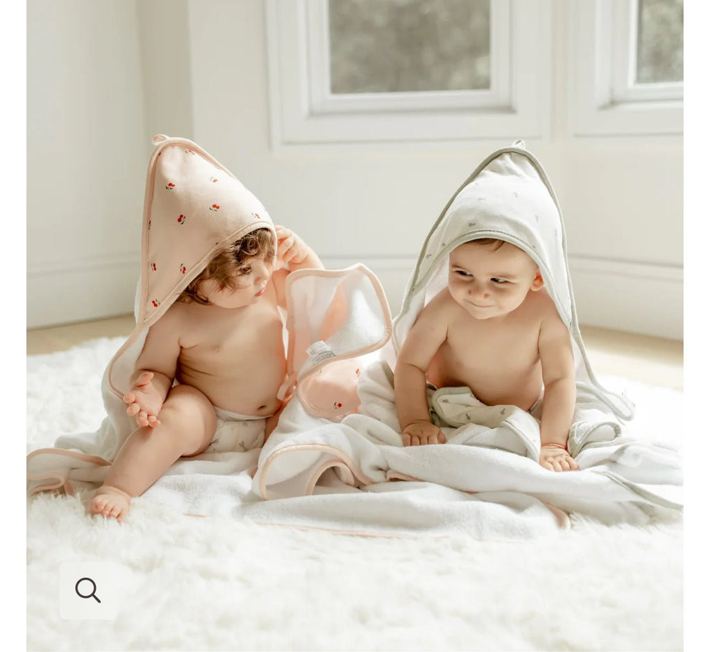 Elys & Co. Hooded Towel & Washcloth Set - Blissful Bundlz