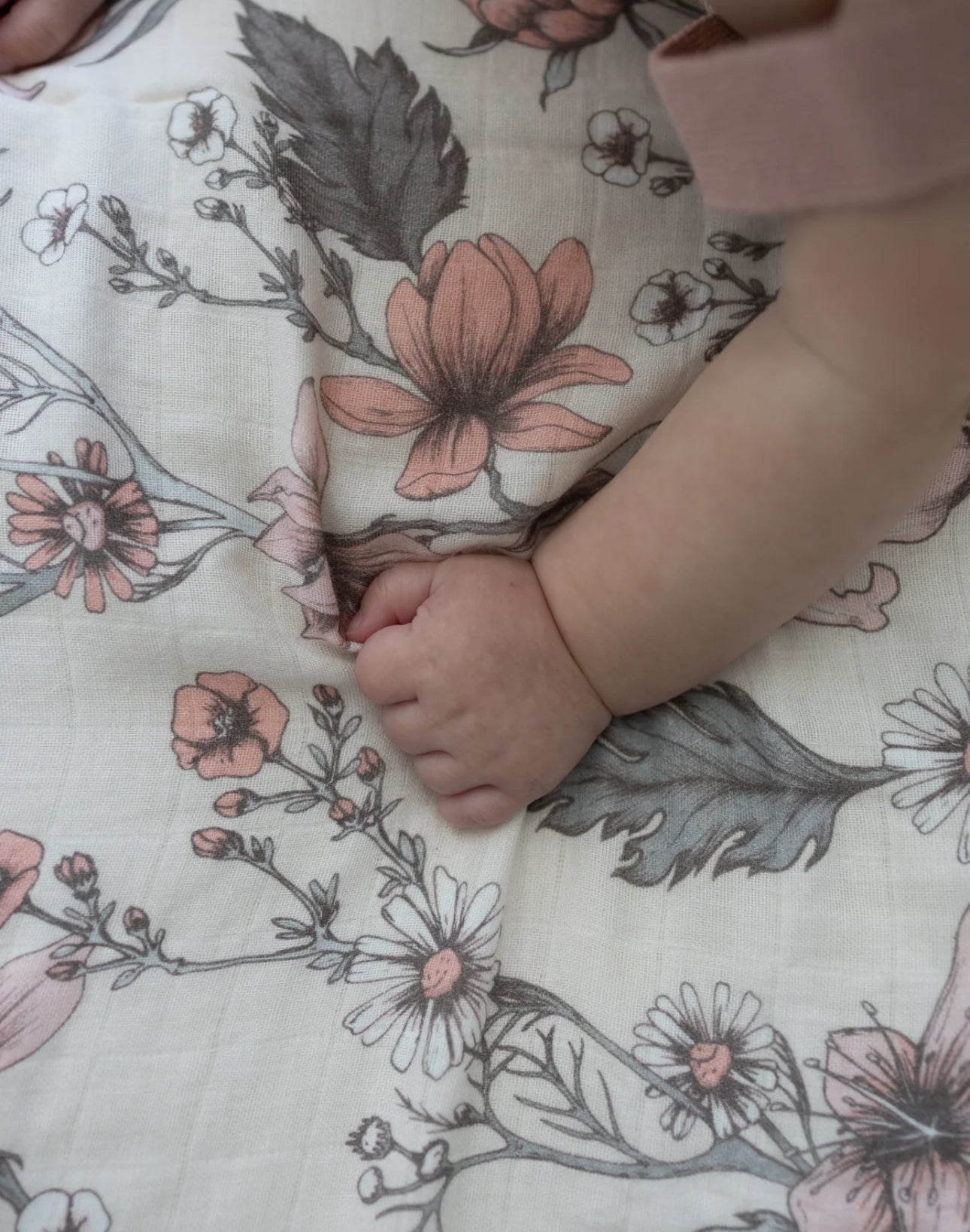 Little Threads Label Dreamy Floral Muslin Blanket - Blissful Bundlz