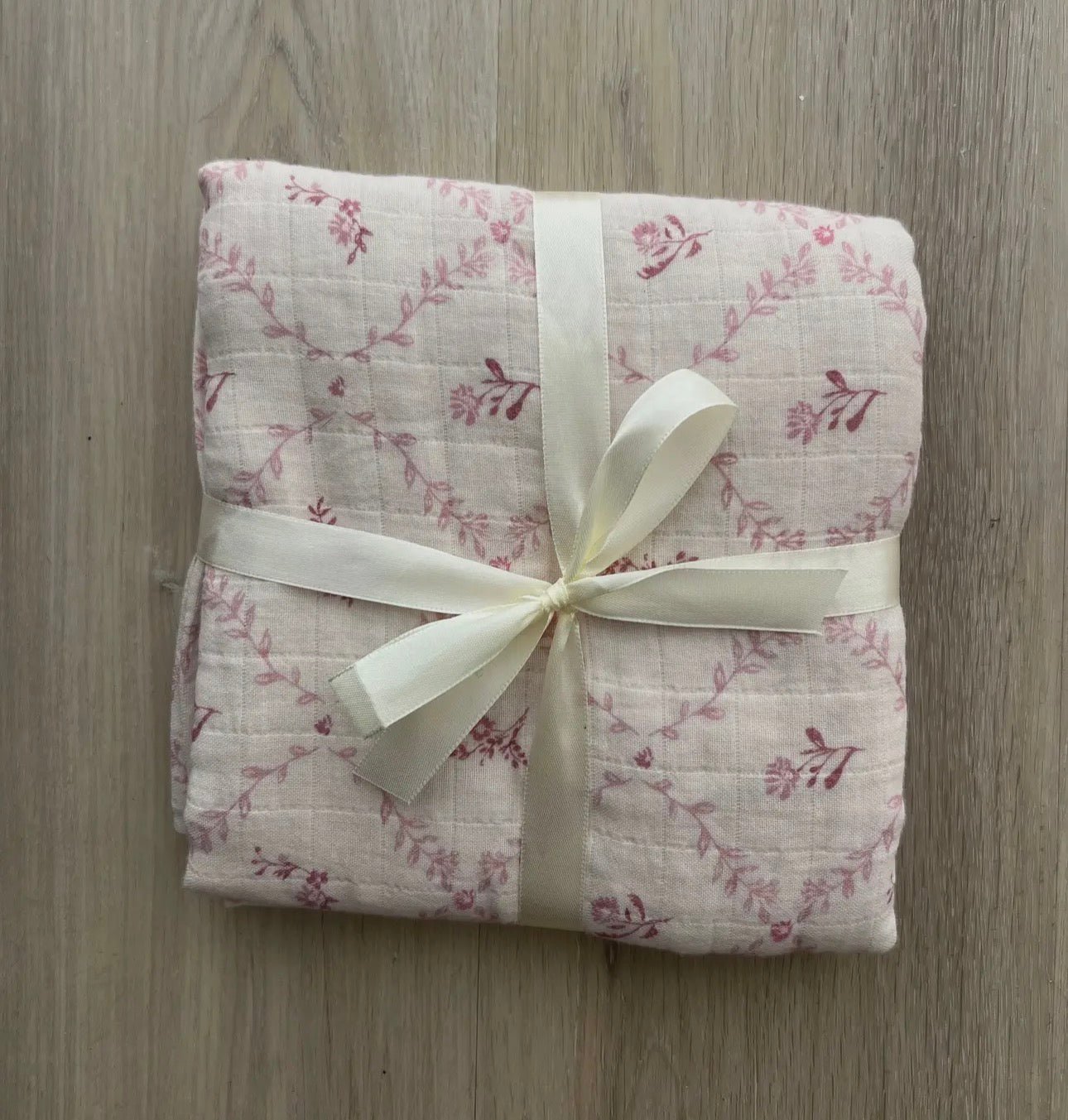 Little Threads Label - Mauve Lattice Muslin Blanket - Muslin Swaddle