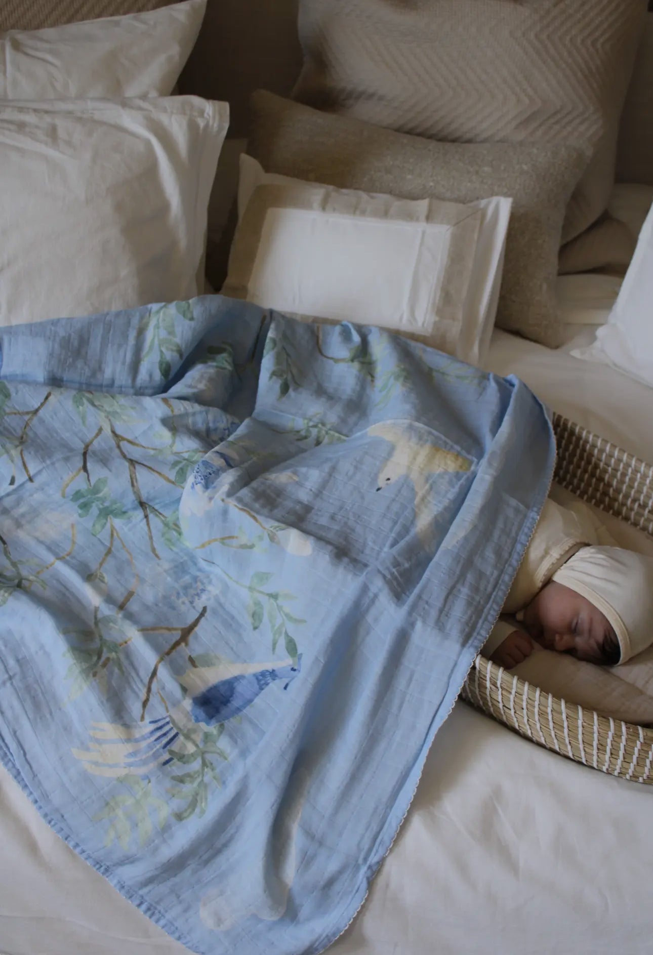 Little Threads Label The Dove Muslin Blanket - Blissful Bundlz