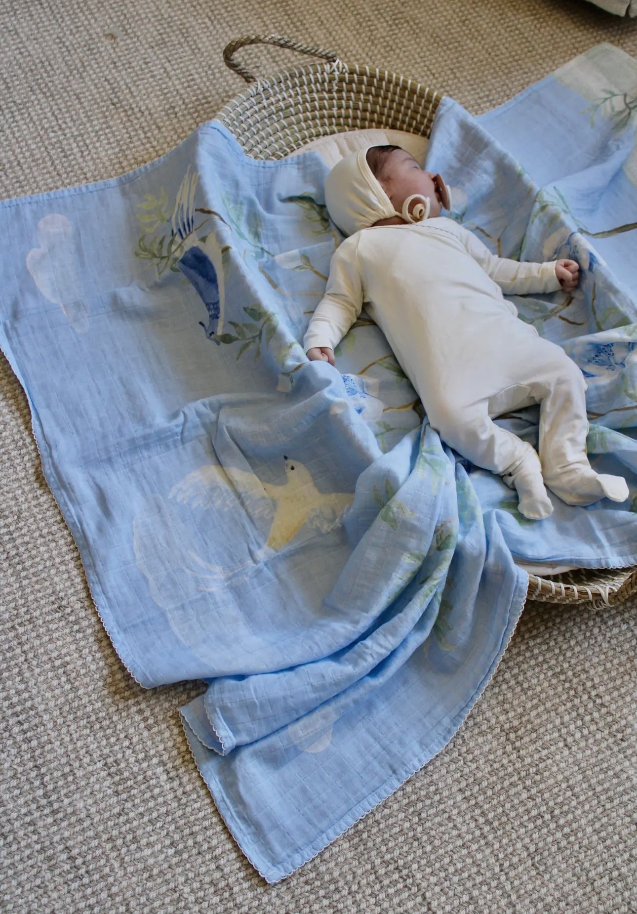 Little Threads Label The Dove Muslin Blanket - Blissful Bundlz