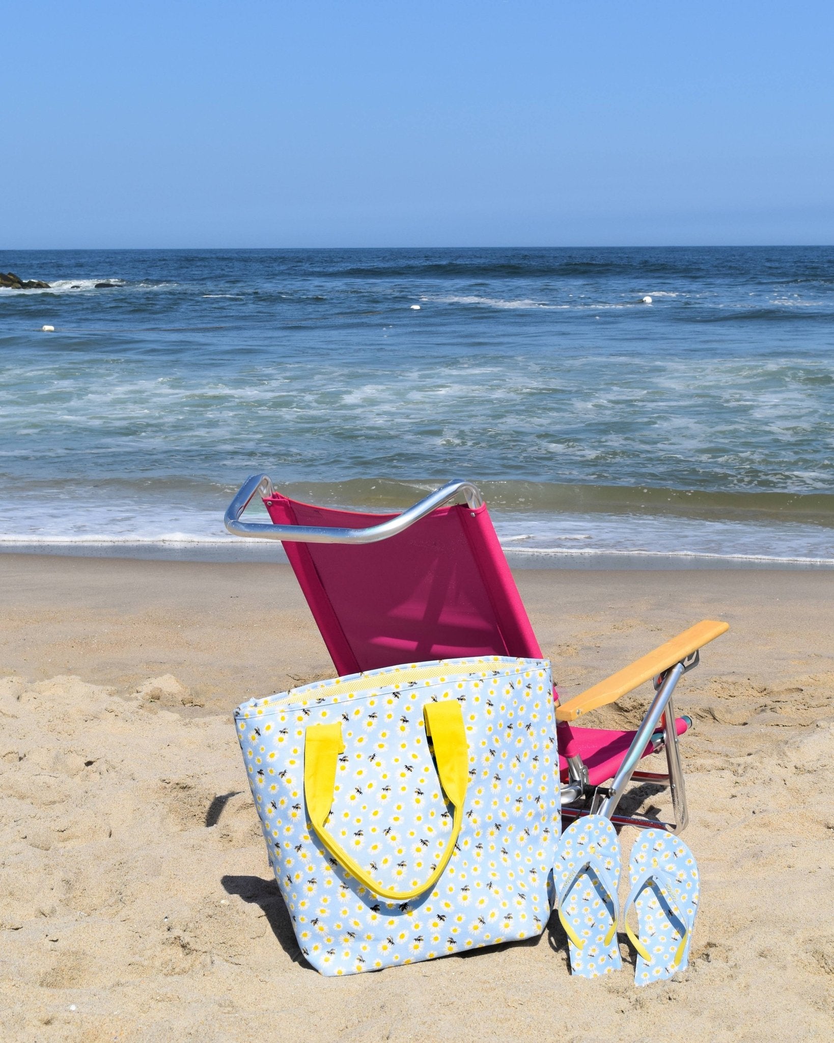 MeMoi Daisy and Bees Makeup and Tote Bag Set - Blissful Bundlz