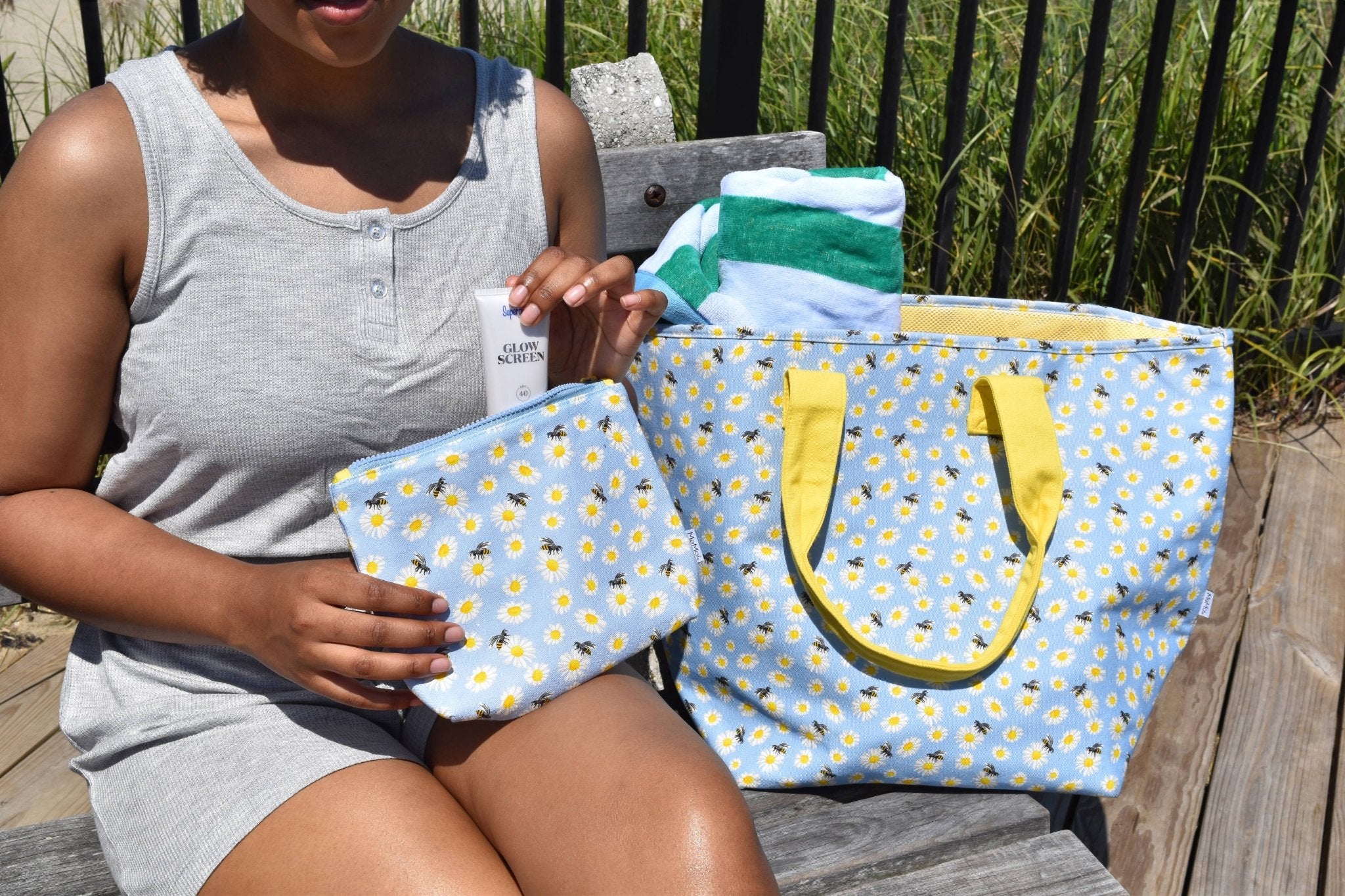 MeMoi Daisy and Bees Makeup and Tote Bag Set - Blissful Bundlz