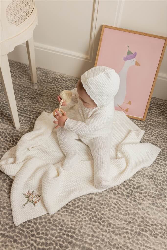 Tricot Bebe Knit Embroidered Blanket - Blissful Bundlz